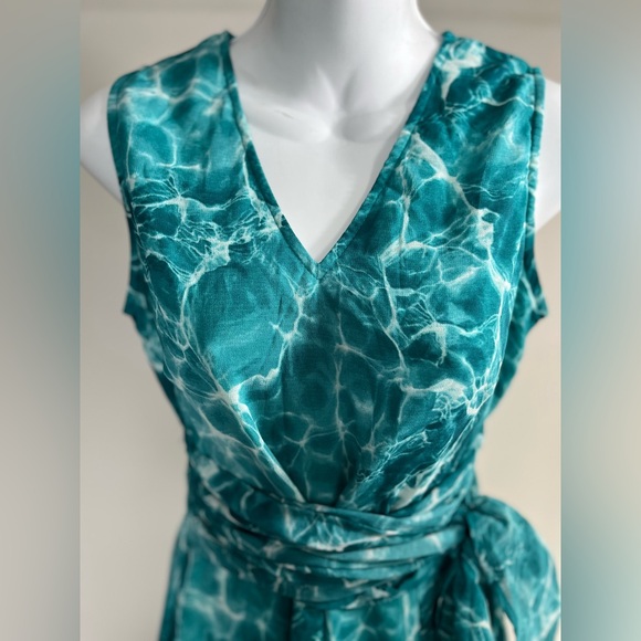Description: Green Floral cinched waist dress ; Size : Small - Picture 2 of 3
